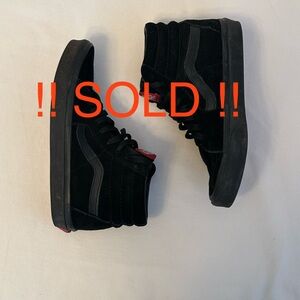 !! SOLD !! Black Vans Sk8 Hi shoes, very lightly worn Unisex Men’s 7/womens 8.5